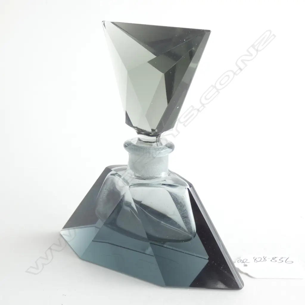 An Art Deco  glass perfume bottle Image 1++